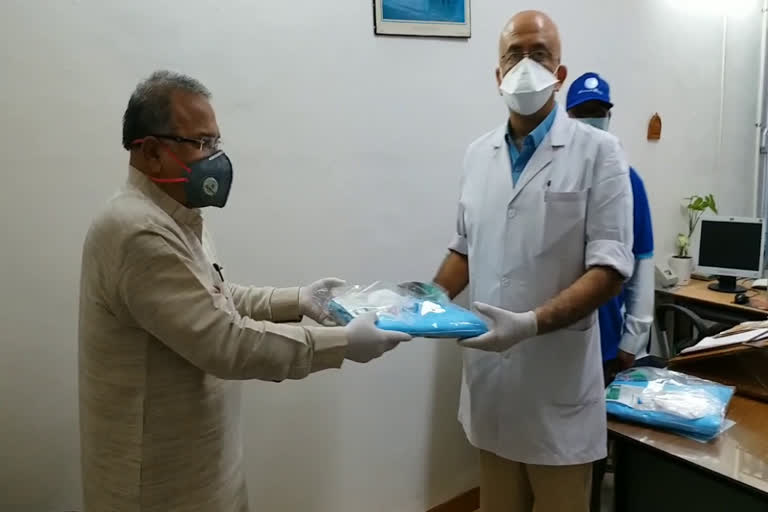 Nirankari Charitable Foundation donates 200 PPE kits to Manimajra and PGI Hospital