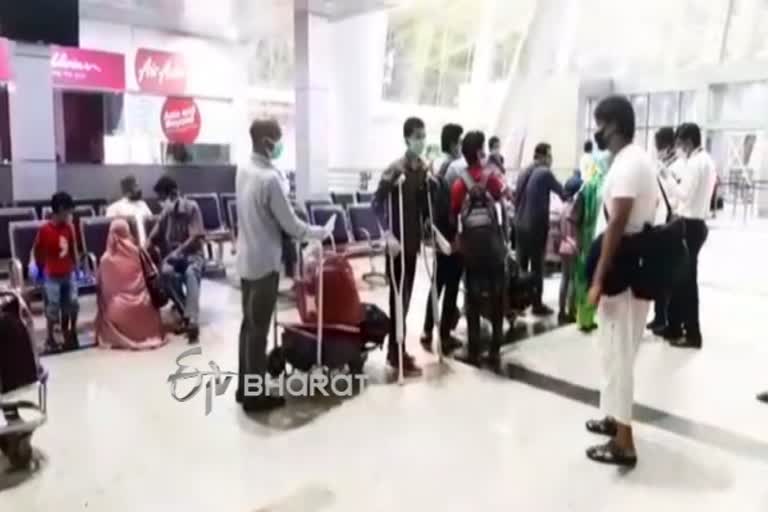 டாக்காவுக்கு சிறப்பு விமானம்  India evacuation foreigners in tamil  chennai to dhaka special flight  வெளிநாட்டினர் வெளியேற்றம்  வங்கதேச சிறப்பு விமானம்