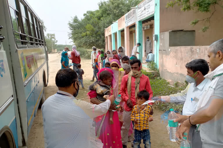 Migrant laborers sent from Jhajjar to UP