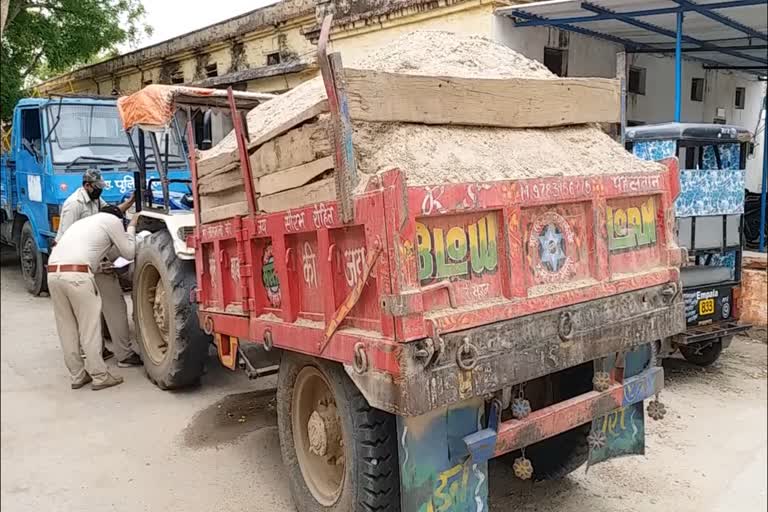 illegal-transport-of-sand-in-morena