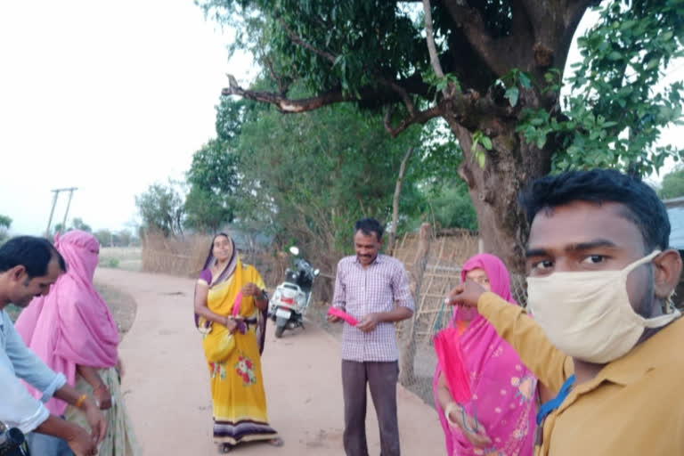 Members of Jan Abhiyan Parishad in Shahdol made people aware of Corona