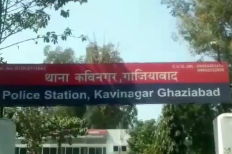 CCTV has come out after firing two sides in Kavi Nagar police station in gaziabad