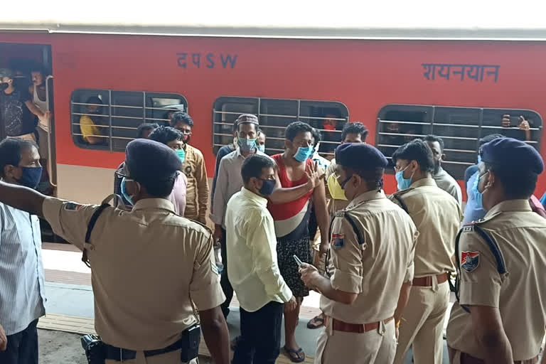 Passengers of Special Train shows Agitaion