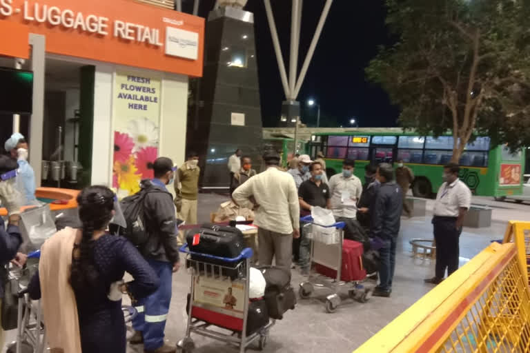 Vande Bharat mission  stranded Indians in Singapore return  Bengaluru  Repatriation Flight  COVID 19  Kempegowda International Airport  stranded indians from Singapore return to Bengaluru  കർണാടകയിലേക്കുള്ള നാലാമത്തെ വിമാനം ബുധനാഴ്ച ബെംഗളൂരുവിലെത്തി  വന്ദേ ഭാരത് മിഷൻ