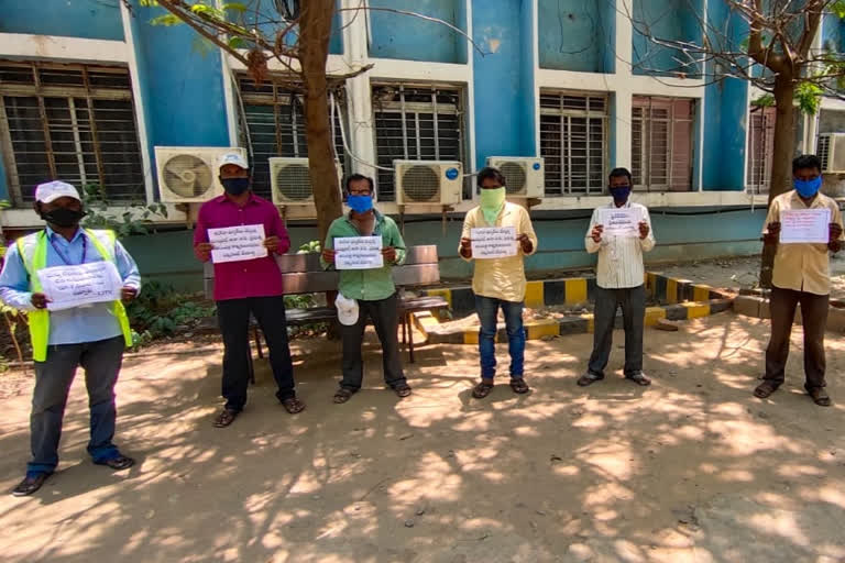 workers protest in karimnagar