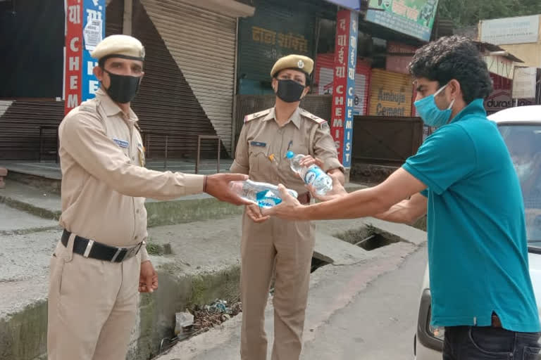 Red Cross Society distributed three thousand bottles of water in bilaspur