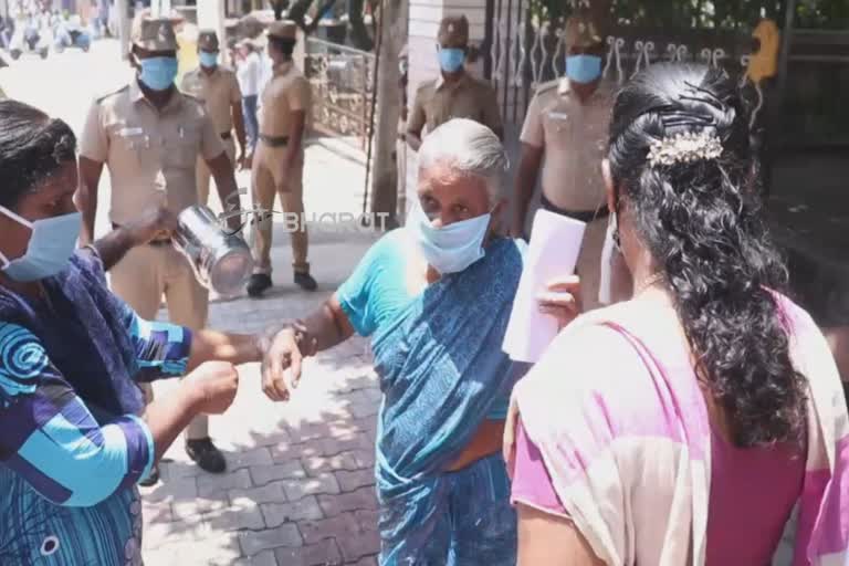 old lady commit suicide attempt in kanyakumari sp office