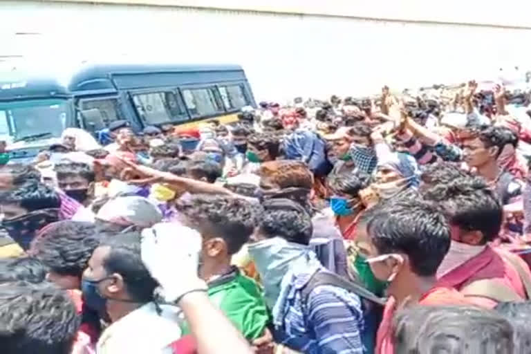 Hundreds of migrants take to the streets in Kolhapur, demand to be sent home