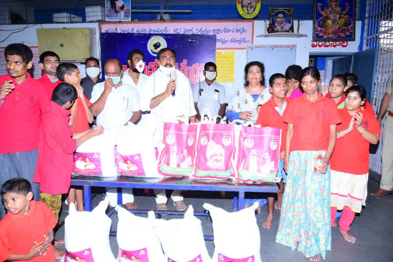 minister errabelli dayakar rao groceries distribution to psychiatric center