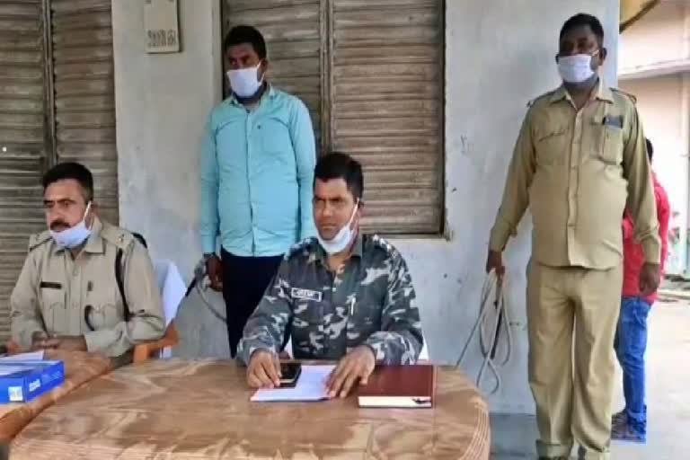 Opium smuggler arrested in chatra