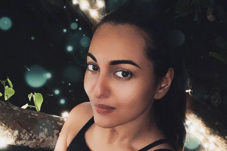 Sonakshi thanks fans for donating PPE kits to Pune hospital