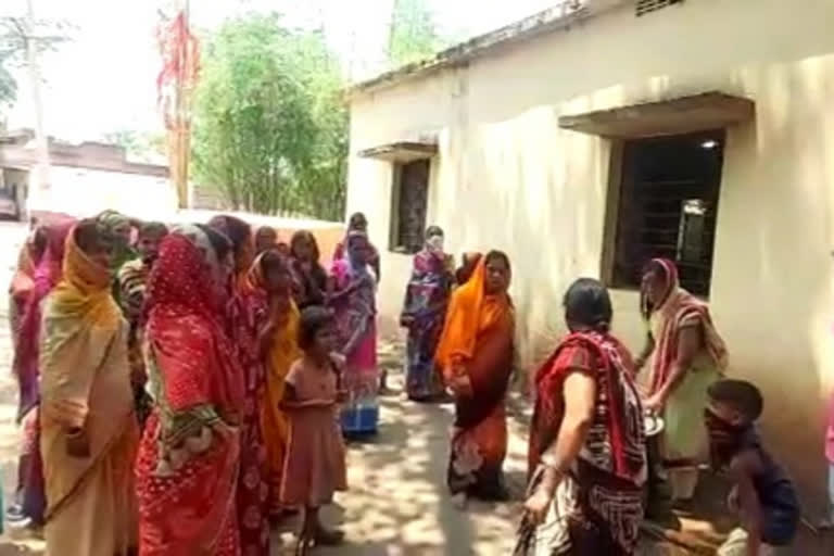 Ruckus over the distribution of food in giridih