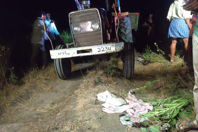 A tractor loaded with migrant workers overturns near Baranbanki on Friday morning