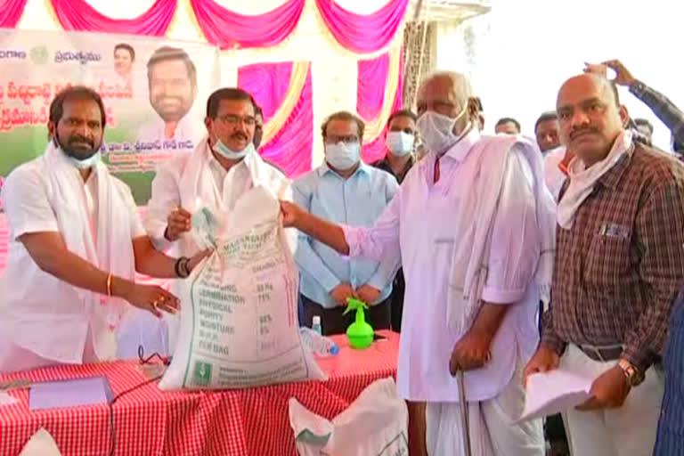 distribute-green-manure-seeds-in-mahabubnager