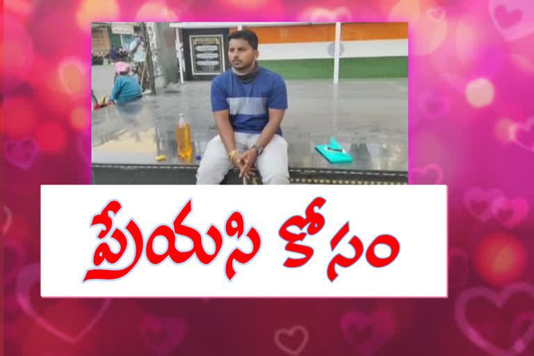 a lover   suicide attempt with petrol for his girlfriend at sattenapalli in guntur