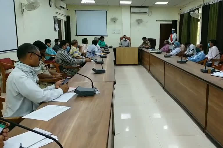 Crisis management meeting in the collectorate auditorium of Bhind district