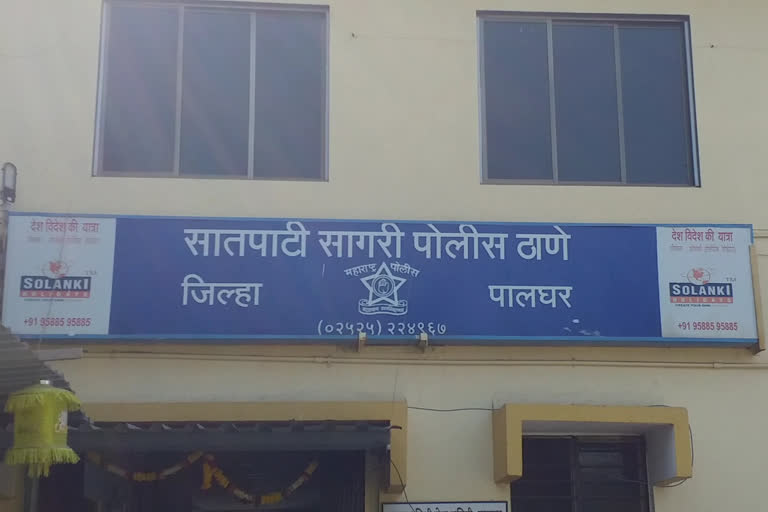 मच्छिमार महिला, मुलांना उठाबशा काढण्याची शिक्षा देणे पोलिसाला भोवले