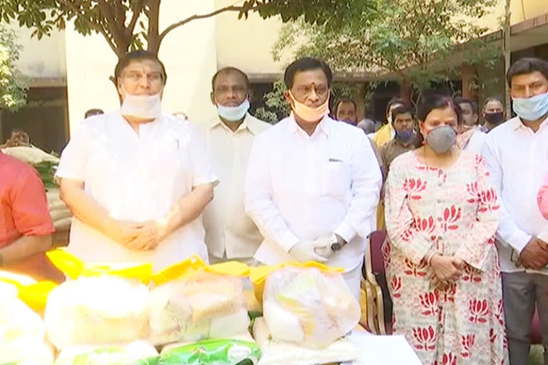 kv ramana chary helping poor priest at hyderabad