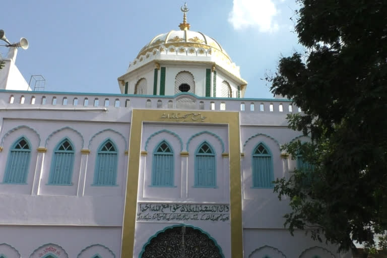 Muslim community in Buldana is performing Namaj at home instead of in Masjid to maintain social distancing