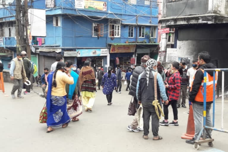 people of darjeeling disobeyed lockdown during police patrol