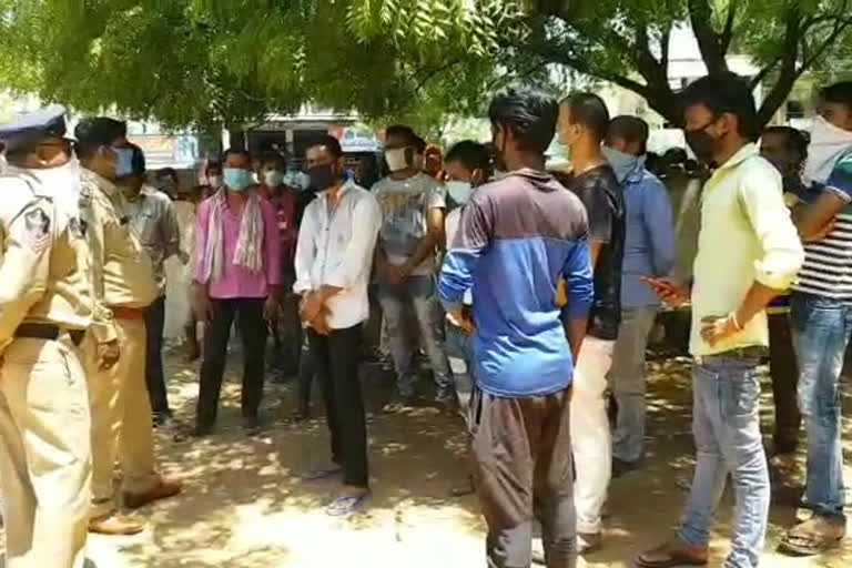 up state migrant workers protest at jammalamadgu