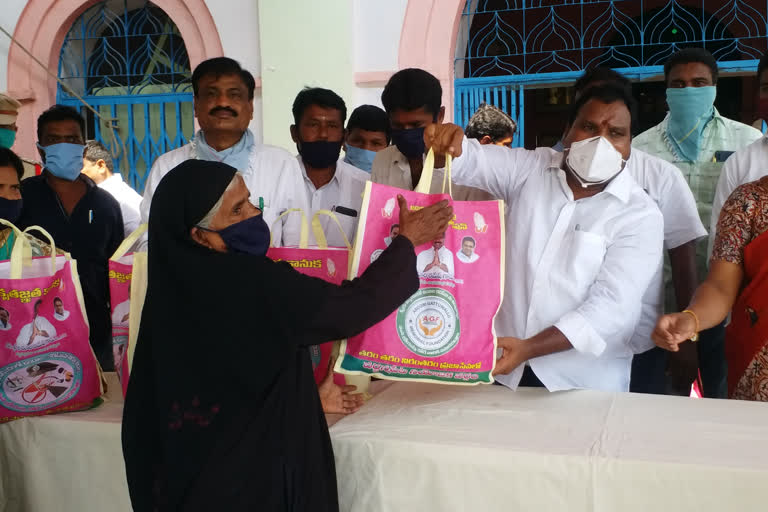 mla aroori ramesh groceries distribution in warangal urban district