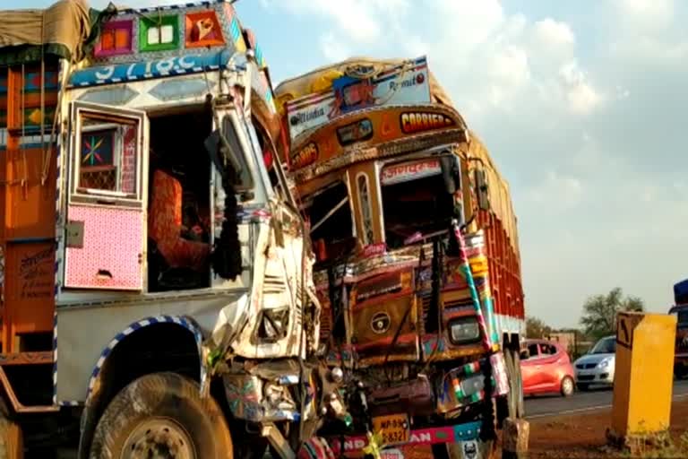 Clash between two trucks and pickup