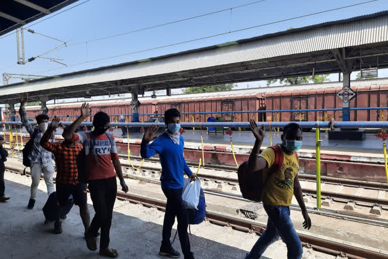 536 migrant laborers from various districts reached Itarsi by laborers special train