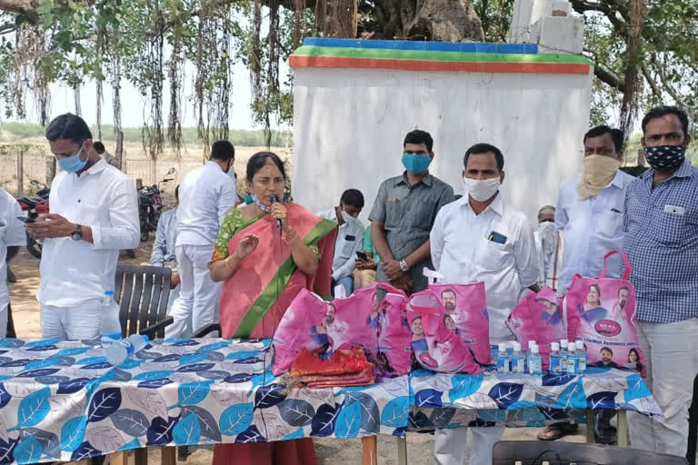 Ramjan Gift And Groceries Distribution In Bommala Ramaram