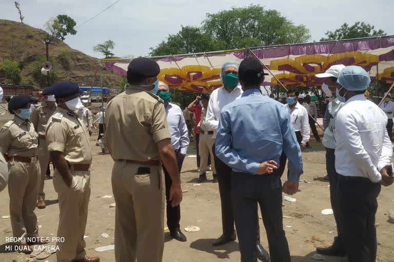 barwani administration inspected the bus facilities for migrant workers