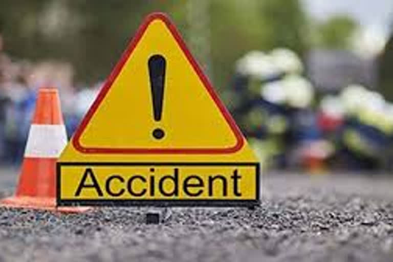 car falls from bridge, accident in rayagada, rayagada latest news, road accident, series accident, ବ୍ରିଜରୁ ଖସିଲା କାର, ରାୟଗଡାରେ ଦୁର୍ଘଟଣା, ସଡକ ଦୁର୍ଘଟଣା, ରାୟଗଡା ଲାଟେଷ୍ଟ ନ୍ୟୁଜ୍‌, ସିରିଜ ଦୁର୍ଘଟଣା