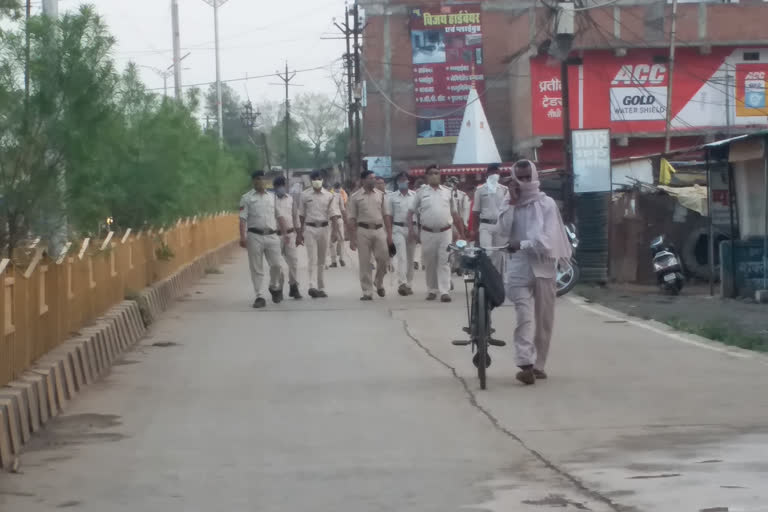 police-took-out-flag-march-in-sidhi