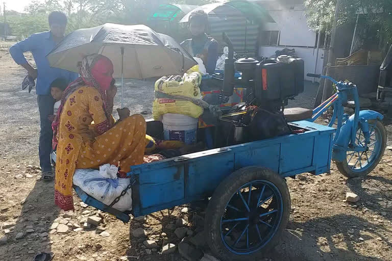 munesh has left for mathura from maharashtra with his entire family in jugaad car