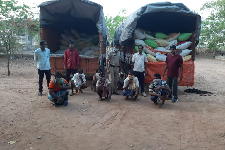 suryapet police caught ration rice while transporting to hyderabad