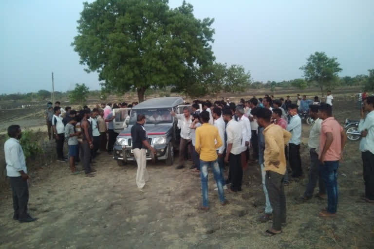 Farmer fell in well with tractor, Died during treatment in ratlam