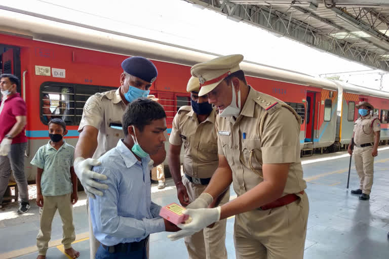 gurugram police cut cake with blind students at railway station