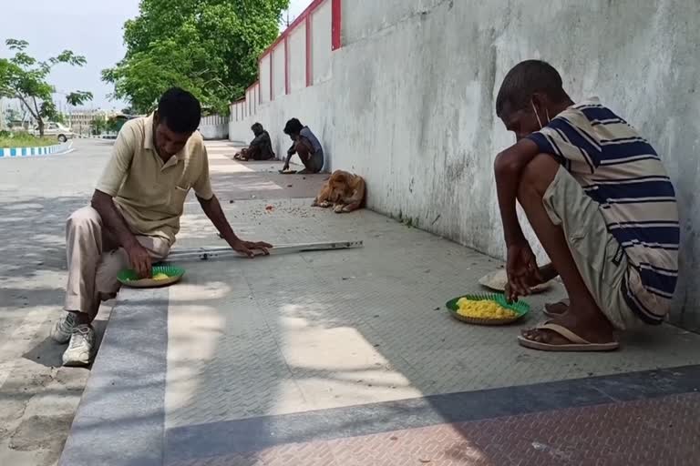 irctc-distributed-food-in-rangia