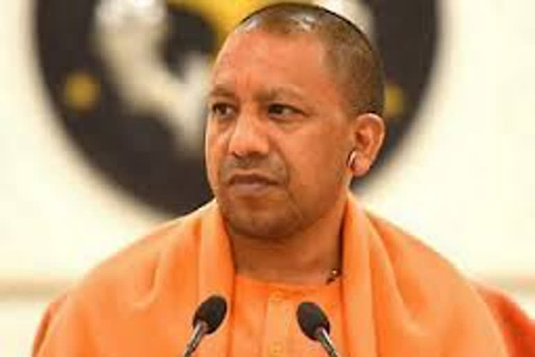 Auraiya accident  Yogi Adityanath  Auraiya DM Abhishek Singh  IG Kanpur inspects Auraiya accident site  Uttar Pradesh CM  report  Mohit Agarwal, IG Kanpur,  Chief Minister Yogi Adityanath  Auraiya  ഉത്തർപ്രദേശ് മുഖ്യമന്ത്രി യോഗി ആദിത്യനാഥ്  ഉത്തർപ്രദേശ് മഖ്യമന്ത്രി  ലഖ്‌നൗ  ഔറയ്യ അപകടം  കാൺപൂർ ഐ.ജി മോഹിത്‌ അഗർവാൾ  ആഭ്യന്തര അഡീഷണൽ ചീഫ് സെക്രട്ടറി അവാനിഷ് അവസ്‌തി