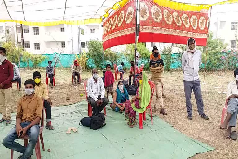 migrants waiting for checkup