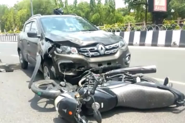 The car collided with the bike rider in indore