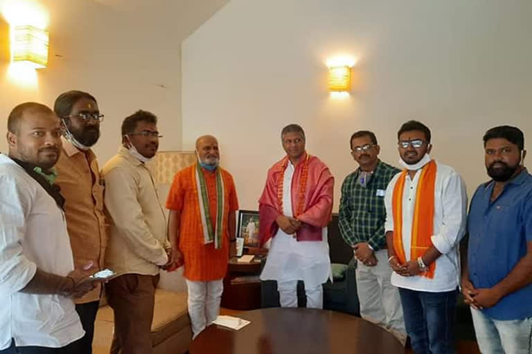 Srirama Sena congratulates MLA Aravind Bellada