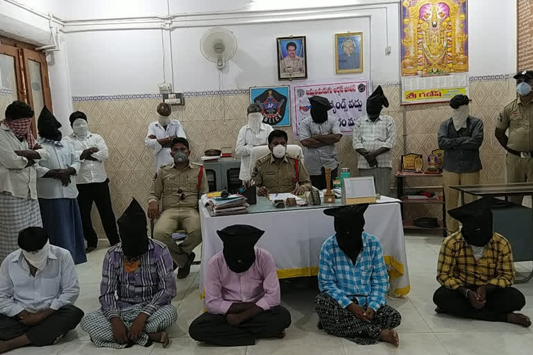 police arrested gambling persong in kadapa dst prakasam dst