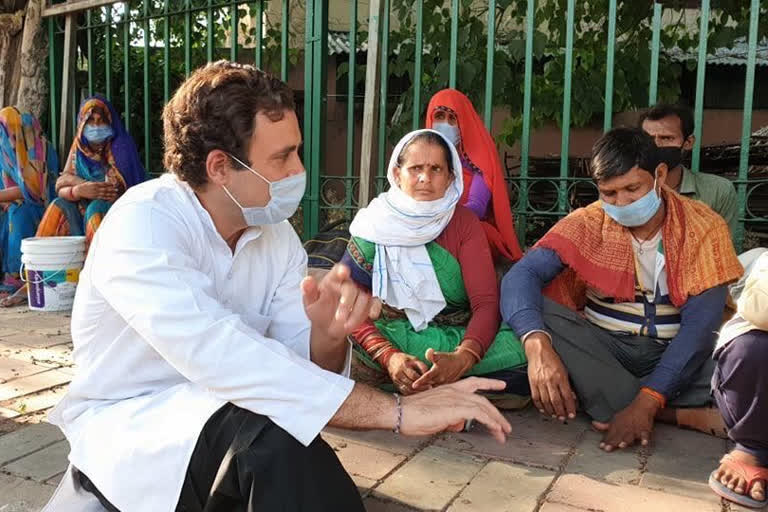 rahul gandhi meeting with labour in sukhdev vihar