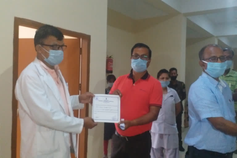 ABITA and Jalan tea Estate donate  dustbin to Covid hospital of Golaghat