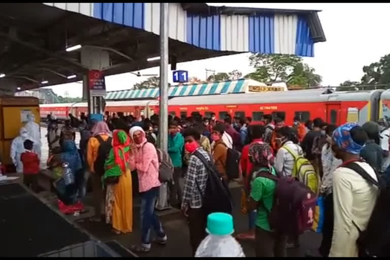 raha-coimbator-dibrugarh-labour-special-train-chaparmukh-junction-stranded-passenger