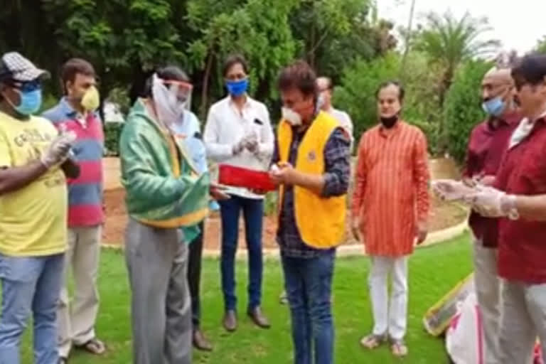 Hyderabad Lions Club Members honoured to journalists at Gun park