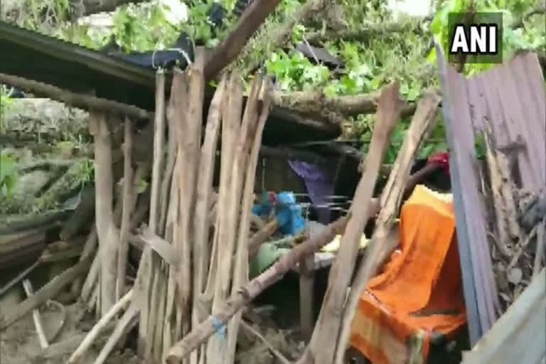 Storm hits Chhattisgarh's Sukma people injured സുക്മ ജില്ല കൊടുങ്കാറ്റ് ഡോർനാപാൽ പ്രദേശം തഹസിൽദാർ മഹേന്ദ്ര ലെഹ്രെ