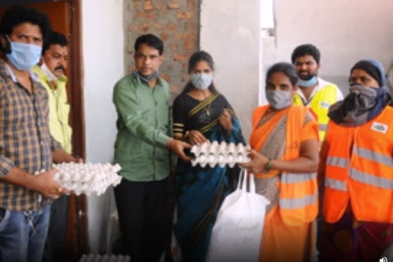 eggs distributed to municipal employees in seethafalmandi