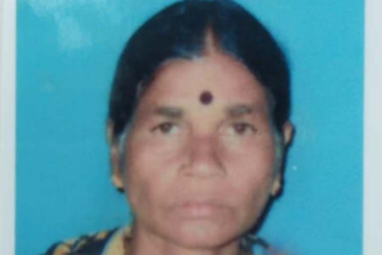 A woman died by snakebite at Hanagal