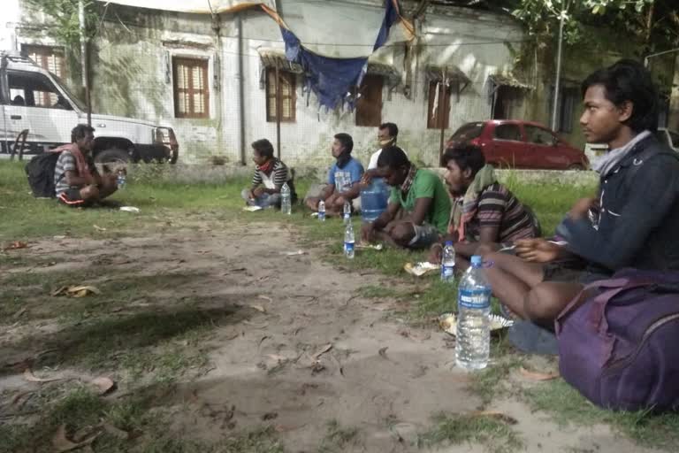 Barasat police fed labourers